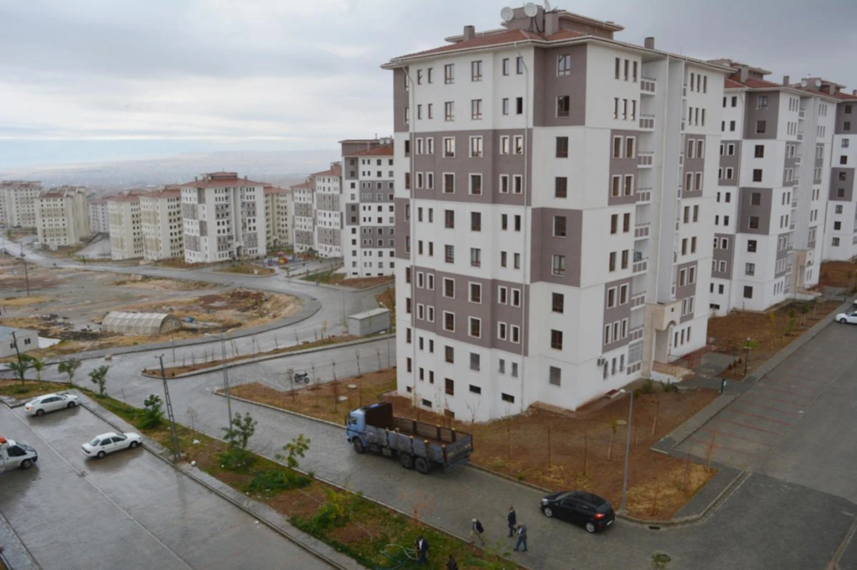 YENİŞEHİR ORTAOKULU &Ccedil;EVRESİNDEKİ YENİ KURS MERKEZLERİ VELİLERİ HAREKETE GE&Ccedil;İRDİ, &Ouml;ĞRETMEN Y&Ouml;NLENDİRMESİ İDDİASI TEPKİ TOPLUYOR