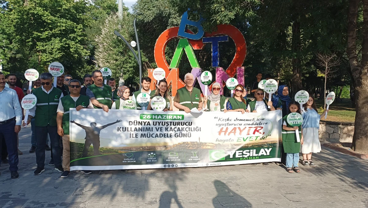 YEŞİLAY&rsquo;DAN UYUŞTURUCU VE BAĞIMLILIĞA KARŞI FARKINDALIK Y&Uuml;R&Uuml;Y&Uuml;Ş&Uuml;