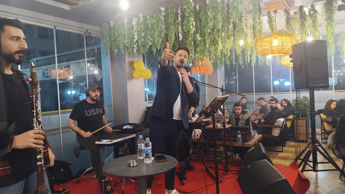 ZEZ LOUNGE CAFE & RESTAURANT'TAN  A&Ccedil;ILIŞA &Ouml;ZEL M&Uuml;ZİK ZİYAFETİ